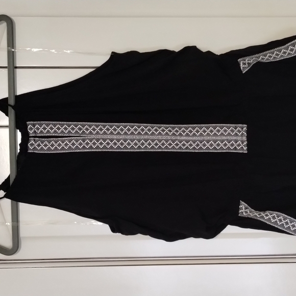 Bcx Black Halter Romper Embroidered Front & Pockets Size Large - Picture 2 of 9